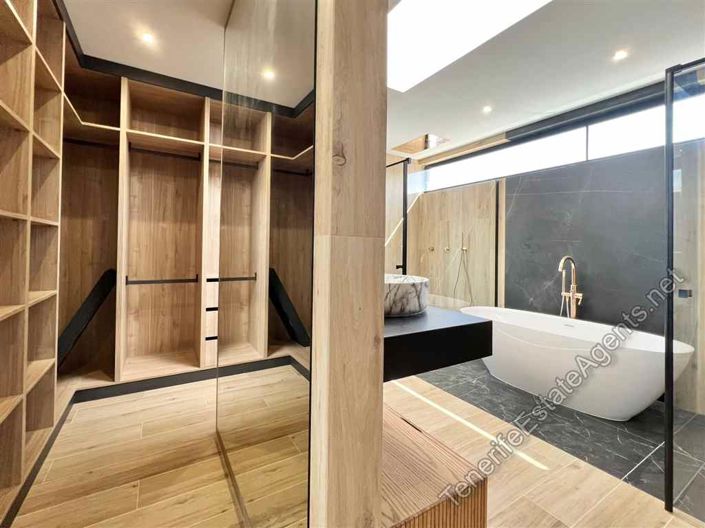 Image No.25-6 Bed Villa for sale