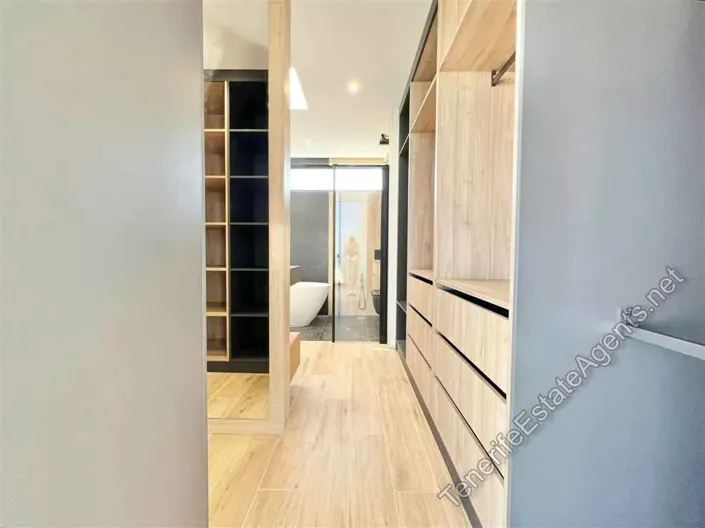 Image No.26-6 Bed Villa for sale