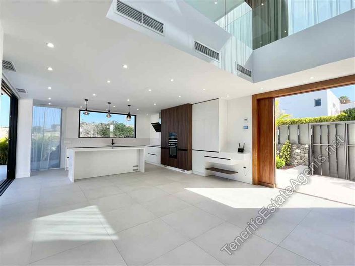 Image No.3-6 Bed Villa for sale