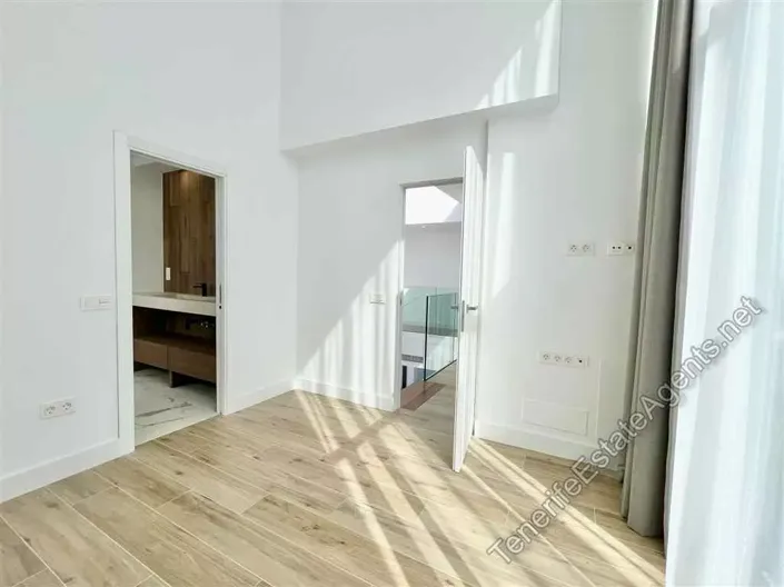 Image No.32-6 Bed Villa for sale