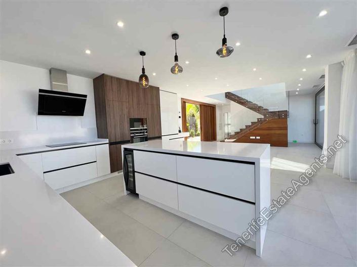 Image No.5-6 Bed Villa for sale