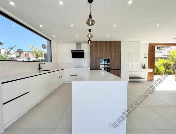 Image No.6-6 Bed Villa for sale