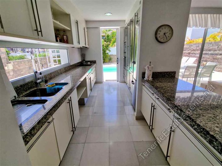 Image No.12-6 Bed Villa for sale