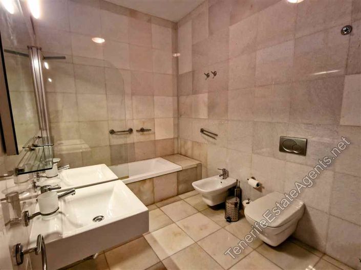 Image No.13-6 Bed Villa for sale