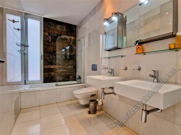 Image No.16-6 Bed Villa for sale