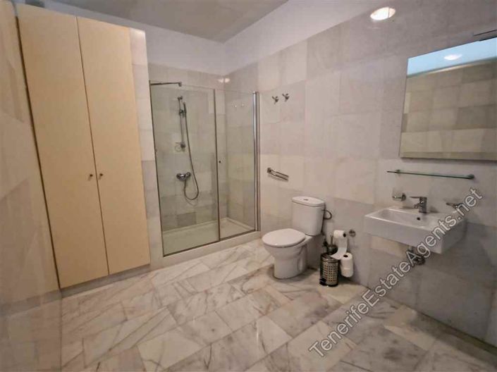 Image No.18-6 Bed Villa for sale