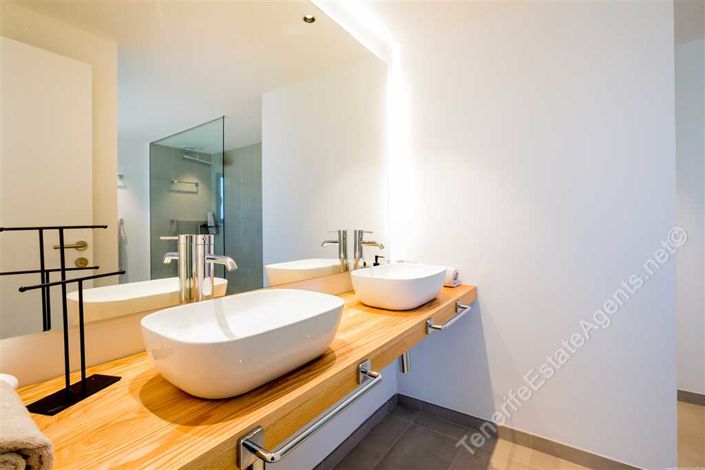 Image No.20-3 Bed Villa for sale