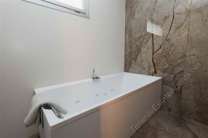 Image No.23-5 Bed Villa for sale