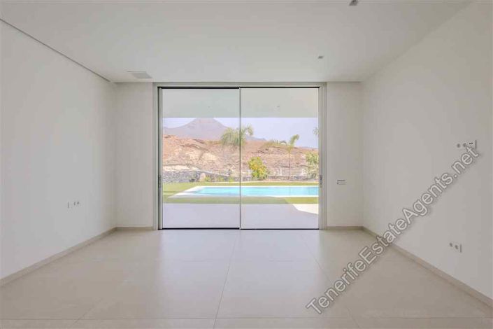 Image No.26-5 Bed Villa for sale