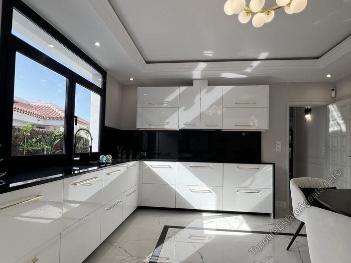 Image No.5-4 Bed Villa for sale