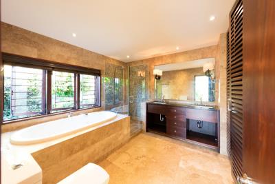 CLOUD-REACH-MASTER-BATHROOM