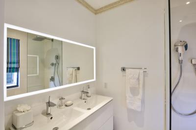 37-guestroom-bathroom-A--1-