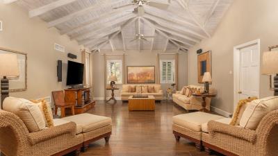 oriana-living-area-armchairs