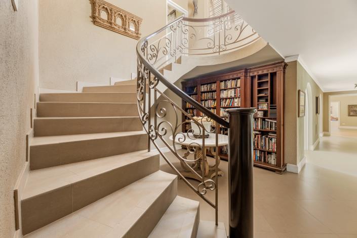 Image No.10-5 Bed Villa for sale