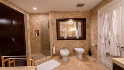 sandy-cove-102-bathroom-shower