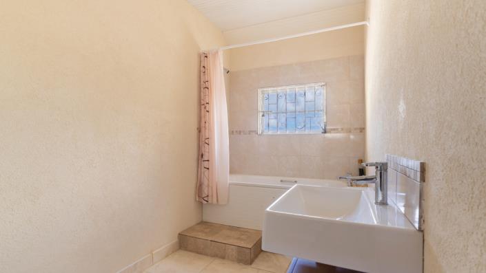 Image No.18-3 Bed House for sale