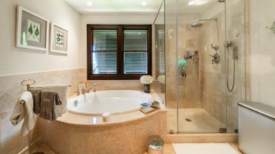 fairway-villa-7-apes-hill-st-james-master-bathroom