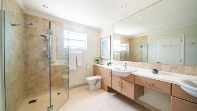 sandy-hook-32-christ-church-master-bathroom