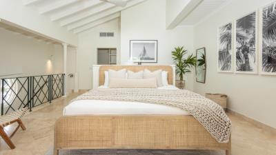 beach-happy-bedroom-bed