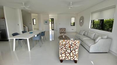 hocus-villa-living-room-panoramic