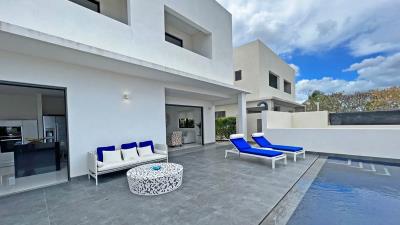 hocus-villa-sundeck-pool-distance