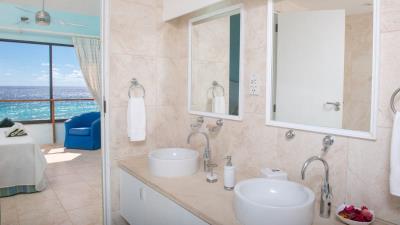 slbc-no16-master-bathroom