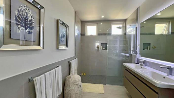 Image No.10-4 Bed Townhouse for sale