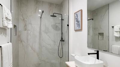 sorrento-3-bathroom-shower-sinks