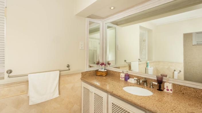 Image No.18-6 Bed Villa for sale