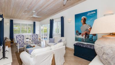 palm-villa-living-sofa