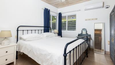 palm-villa-master-bedroom-bed