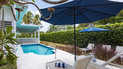 palm-villa-sundeck-loungers