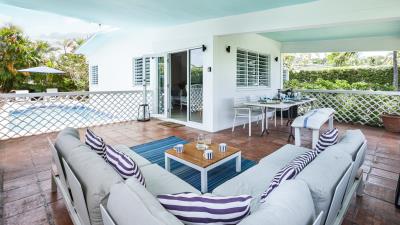 palm-villa-terrace-sofa-dining