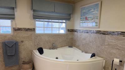 mistle-cove-bathroom-bathtub