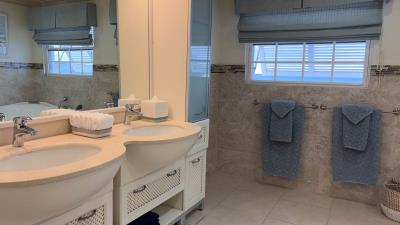 mistle-cove-bathroom-sinks