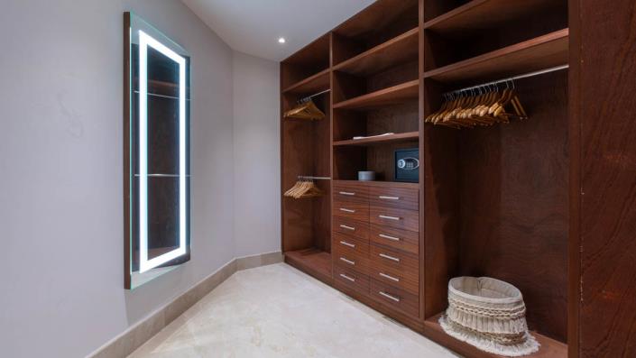 Image No.16-7 Bed Villa for sale