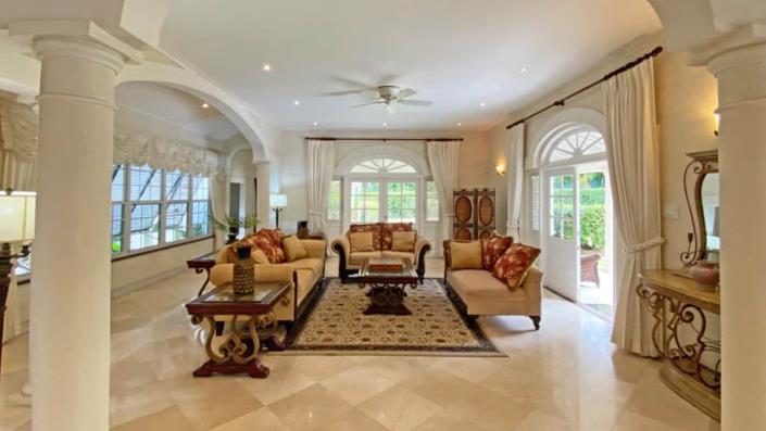 Image No.2-5 Bed Villa for sale