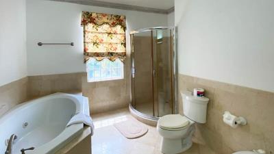 sle-magnolia-bathroom-shower-bathtub