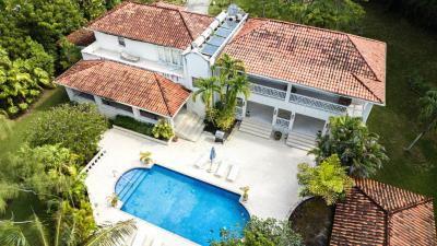 sle-relando-aerial-villa