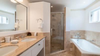rwm-sugar-cane-mews-1-bathroom-shower-bathtub
