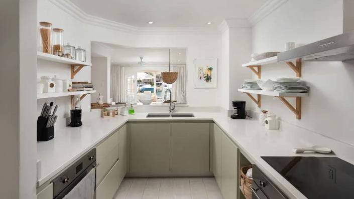 Image No.10-4 Bed Townhouse for sale