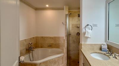 Royal-Westmoreland-SCM-3-master-bathroom