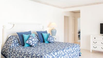 port-st-charles-259-master-bedroom-bed