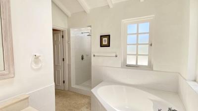 rwm-palm-grove-9-bathroom-bathtub