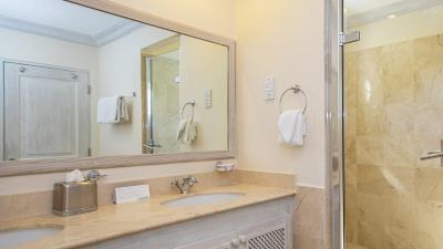 rwm-royal-villa-1-st-james-bathroom-2