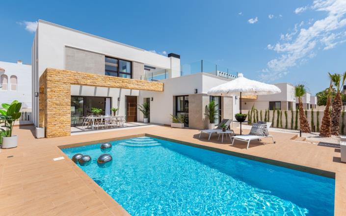 Image No.1-3 Bed Villa / Detached for sale