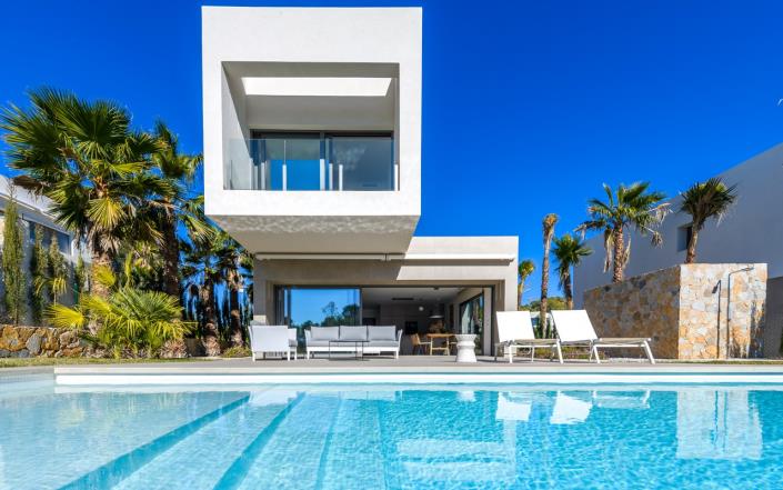 Image No.1-3 Bed Villa / Detached for sale