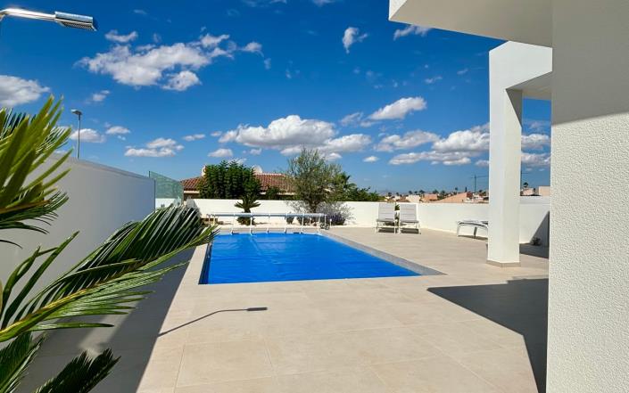 Image No.4-3 Bed Villa / Detached for sale