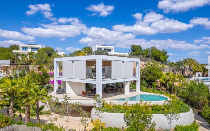 Image No.1-3 Bed Villa / Detached for sale