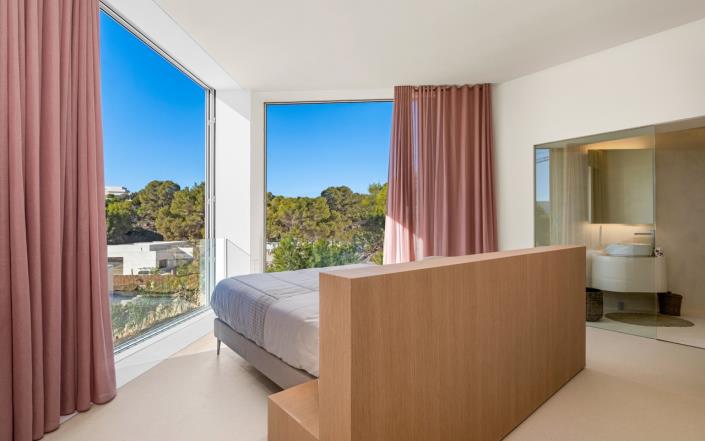 Image No.14-3 Bed Villa / Detached for sale